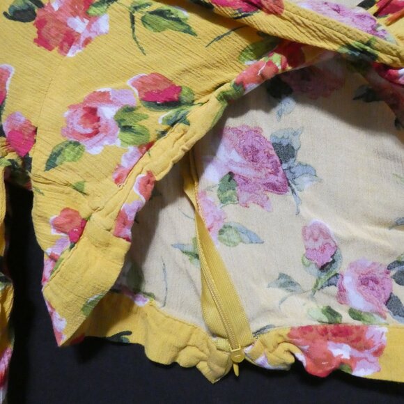 U2B | medium | Floral Yellow Crop Top | Zip-Up Back - Picture 7 of 16